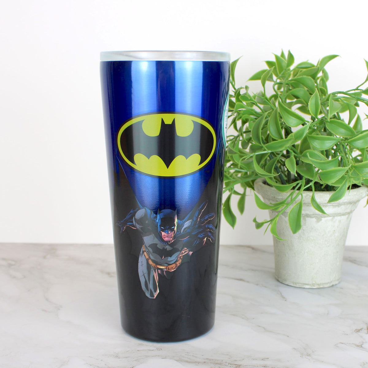 http://mycollectorsoutpost.com/cdn/shop/products/batman-dc-comics-22oz-stainless-steel-travel-tumbler_1200x1200.jpg?v=1668458164