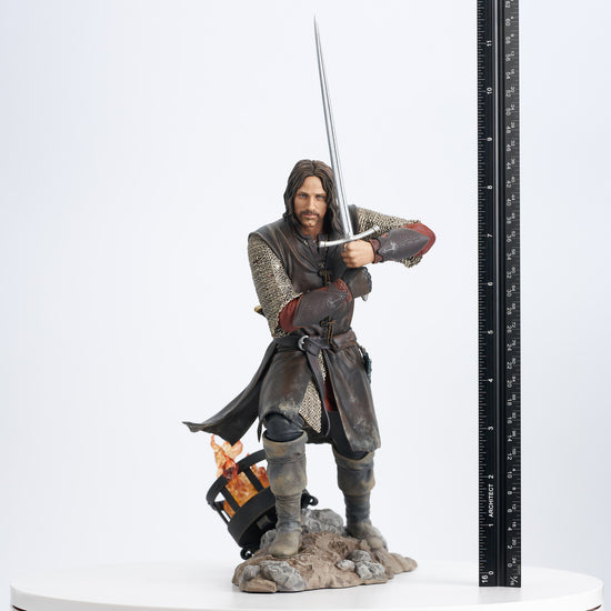 Lord of the Rings Aragorn Diamond Select Gallery Statue