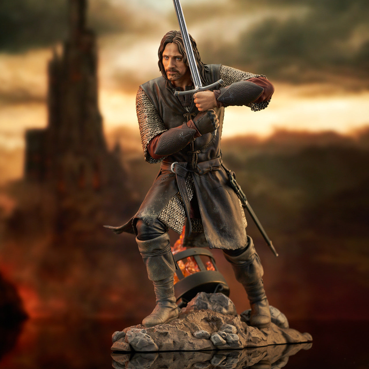 Load image into Gallery viewer, Aragorn (The Lord of the Rings) Gallery Statue
