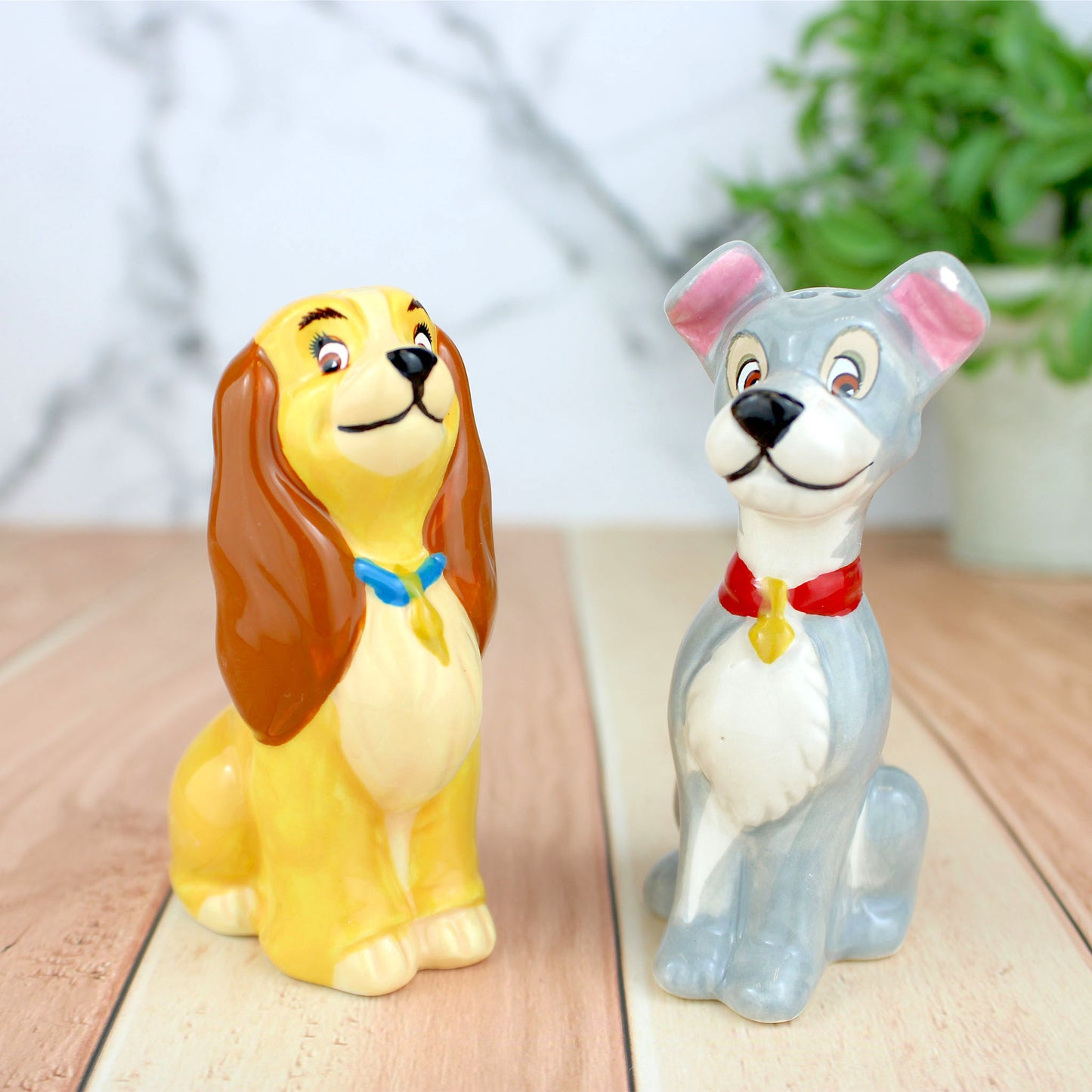 Load image into Gallery viewer, Lady and the Tramp (Disney) Ceramic Salt &amp;amp; Pepper Shaker Set
