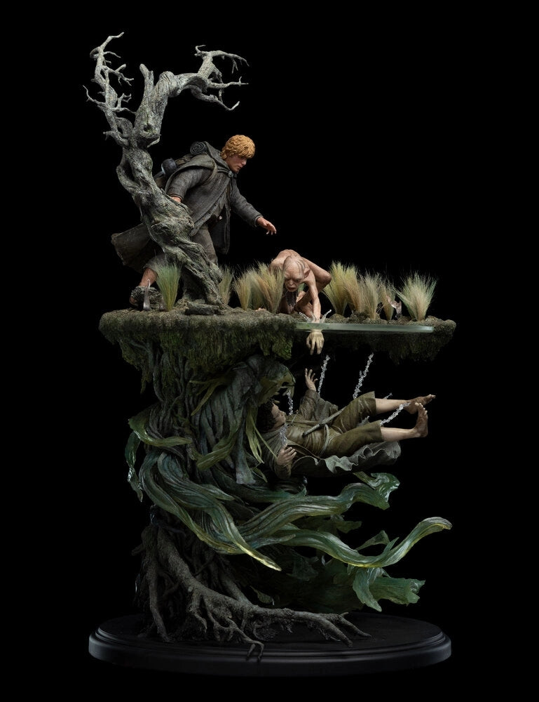 Load image into Gallery viewer, *Pre-Order* The Dead Marshes  (Lord of the Rings Masters Collection) Limited Edition 1:6 Statue by Weta Workshop
