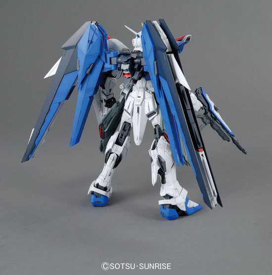 MG 1/100 Freedom Gundam v2.0 Gunpla Kit