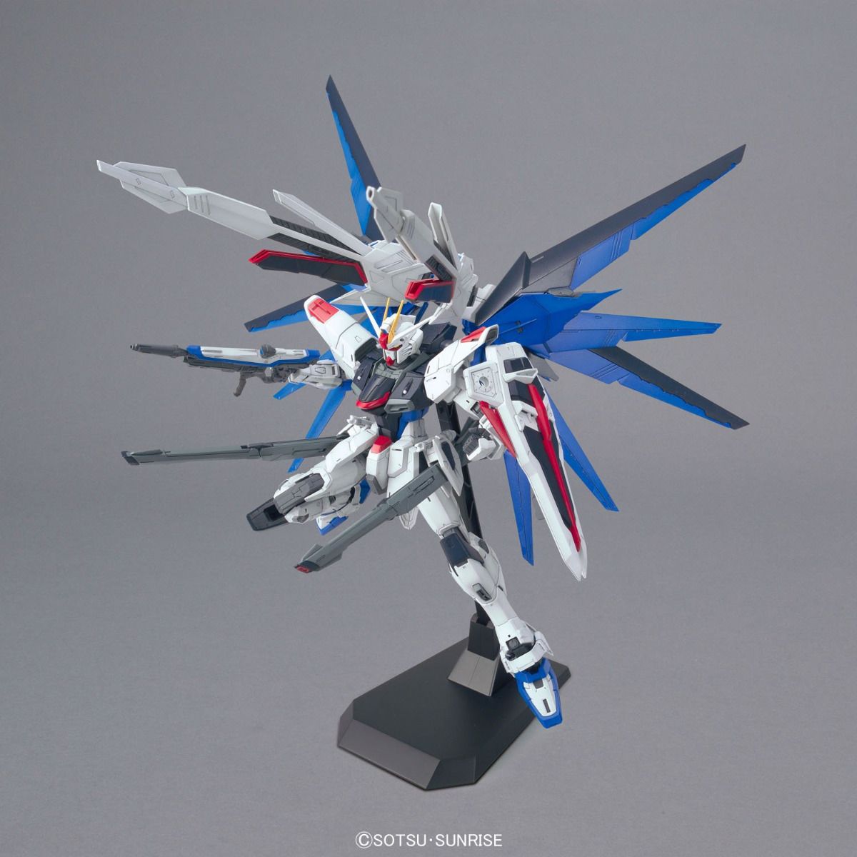 MG 1/100 Freedom Gundam v2.0 Gunpla Kit