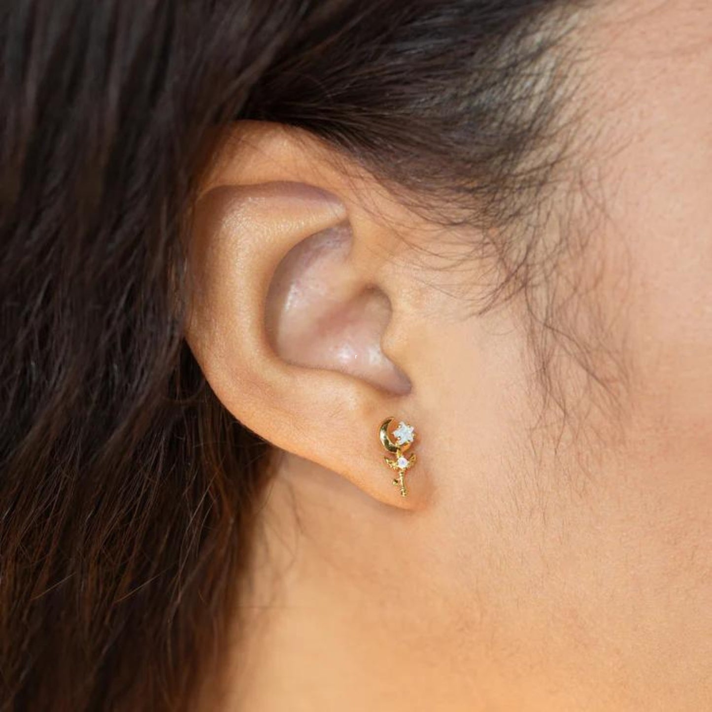 Load image into Gallery viewer, Sailor Moon Moon Rod Blue Crystal Stud Earrings
