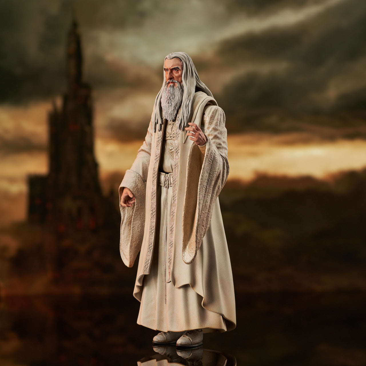 Saruman (Series 6) Deluxe Lord of the Rings Action Figure