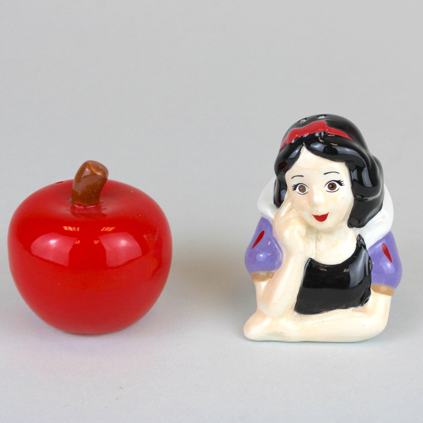 Snow White & Apple (Snow White and the Seven Dwarfs) Disney Ceramic Salt & Pepper Shaker Set
