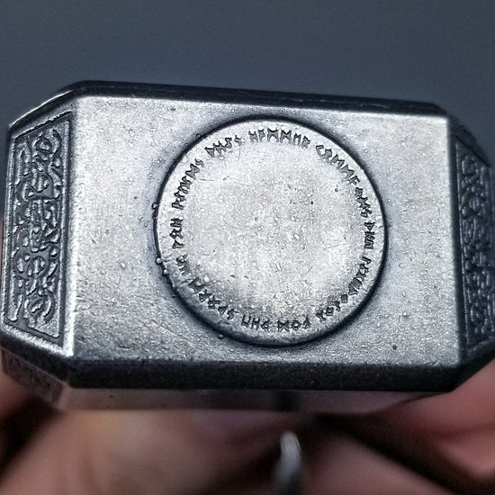 Load image into Gallery viewer, Thor&amp;#39;s Hammer Marvel Mjolnir &amp;#39;Worthy&amp;#39; Replica Metal Keychain
