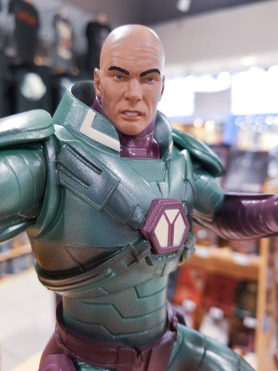 Load image into Gallery viewer, Lex Luthor DC Gallery Statue Destroy Superman!  A Diamond Select Toys release! Lex Luthor dons his powerful armor to take on Superman in this DC Comics-inspired Gallery Diorama!  Raising his hand to fire a Kryptonite-fueled blast, this Lex Luthor sculpture measures approximately 9 inches tall.
