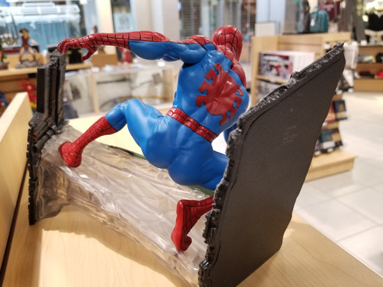Load image into Gallery viewer, Spider-Man (Comic Version) Marvel Gallery Statue
