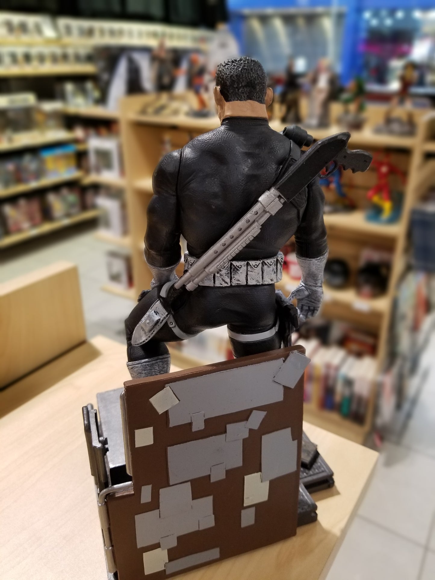 Load image into Gallery viewer, Punisher (Marvel) Comic Gallery Statue

