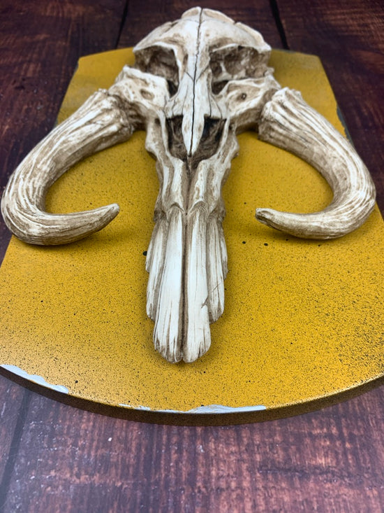Load image into Gallery viewer, Mythosaur Skull 11&amp;quot; Wall Plaque
