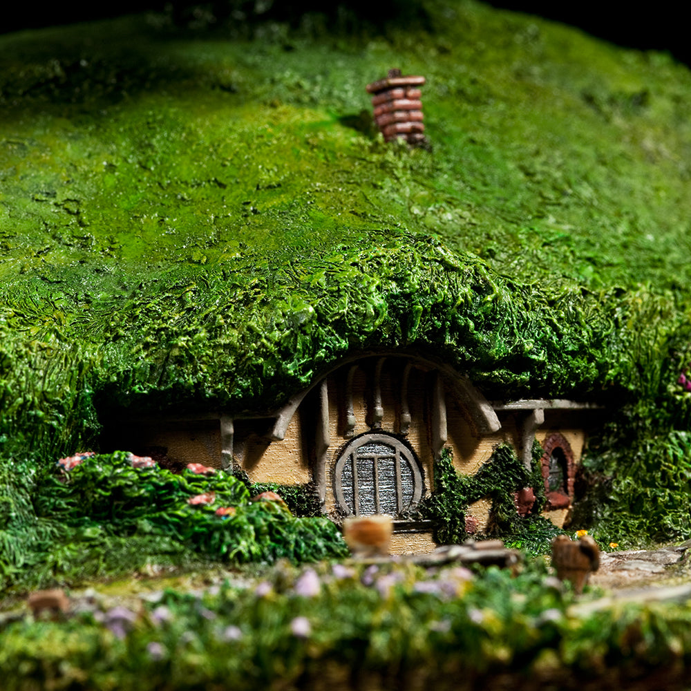 LOTR Hobbiton Bilbo Baggins' Bag End hobbit-hole: Frodo's room.