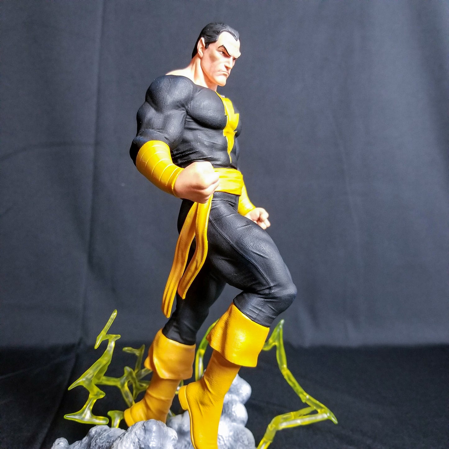 Load image into Gallery viewer, Getting ready for his big-screen debut, Black Adam smashes his way out of the Shazam/Captain Marvel mythos and into the DC Gallery Diorama line of sculptures! Hovering above the ground with lightning crackling around him, this approximately 11-inch sculpture of Teth-Adam features a removable cape, and is made of high-quality PVC with detailed sculpting and paint applications.
