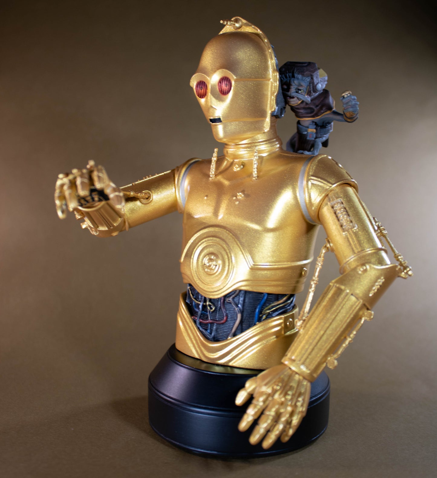 Load image into Gallery viewer, C-3PO &amp;amp; Babu Frik Star Wars Rise of Skywalker 1:6 Scale Resin Mini Bust
