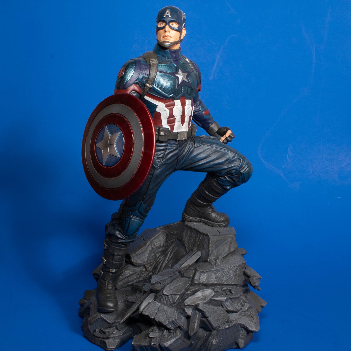 Load image into Gallery viewer, Captain America Avengers Endgame Marvel Premier Statue
