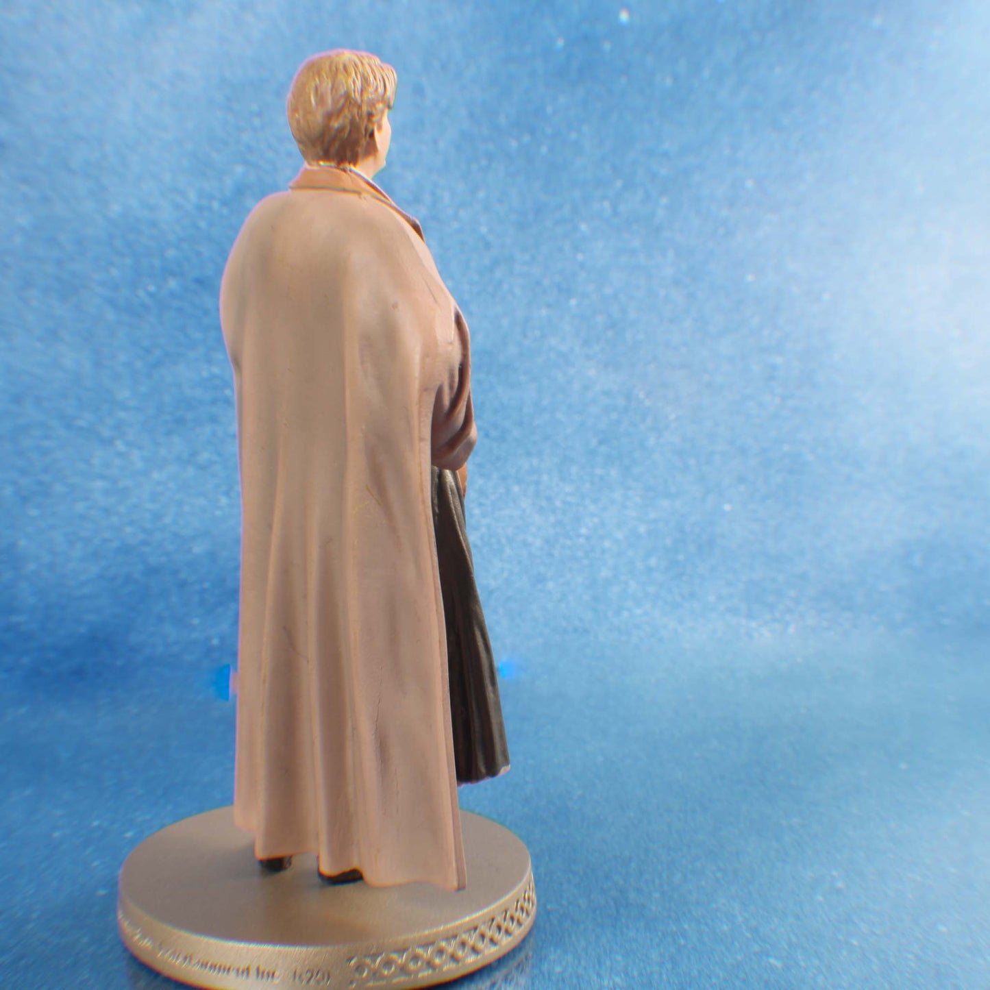 Load image into Gallery viewer, Gilderoy Lockhart (Harry Potter) Wizarding World Collection Resin Mini Statue back
