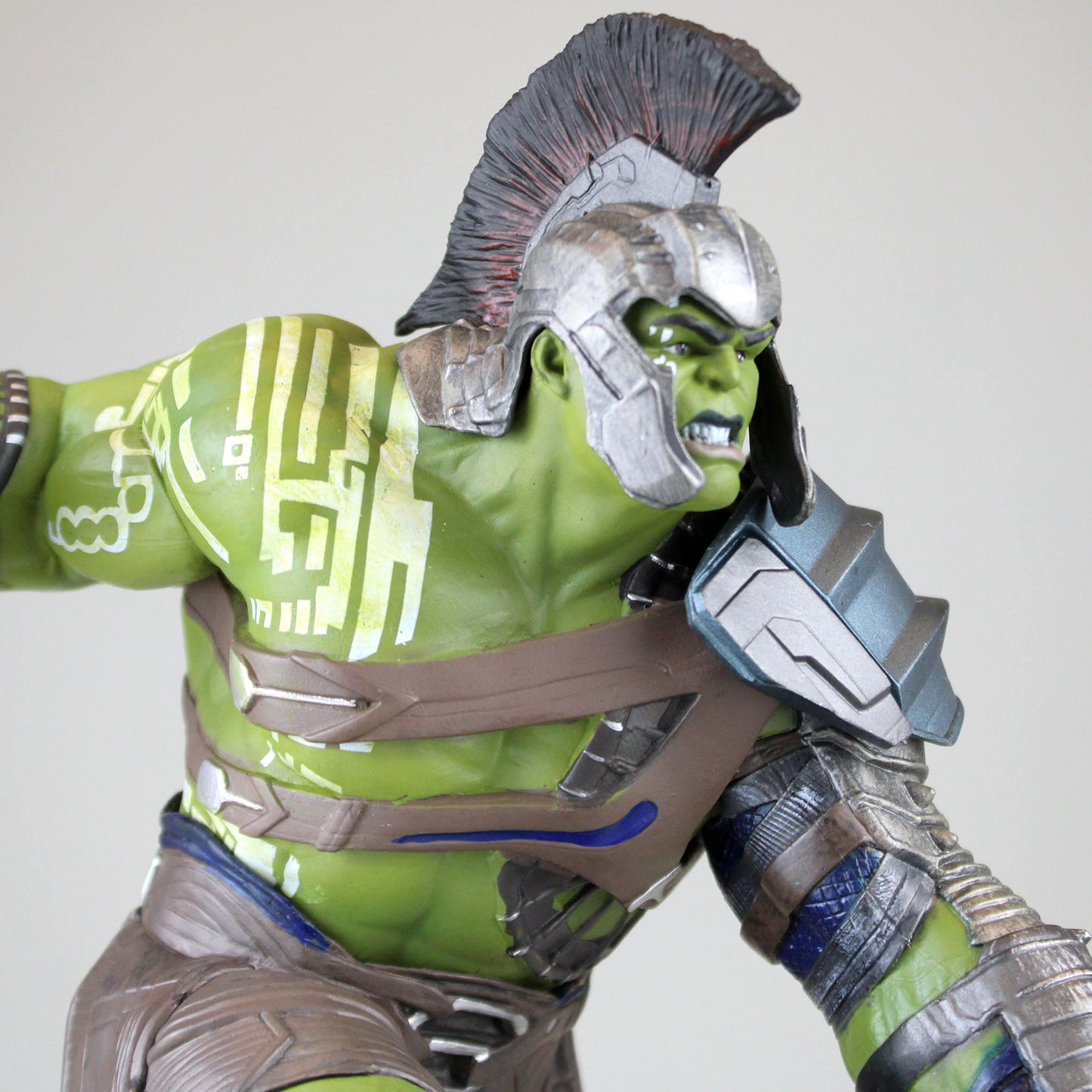 Diamond Marvel Gallery Figurine - Avengers Endgame - Tracksuit Hulk