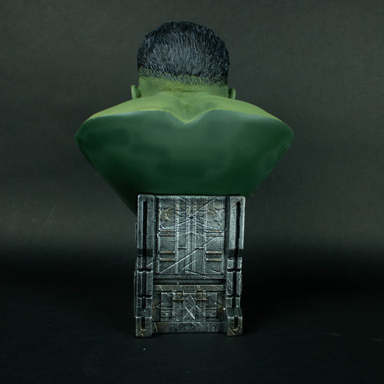 Load image into Gallery viewer, Hulk (Thor:Ragnorak) Marvel 1:2 Scale Resin Bust
