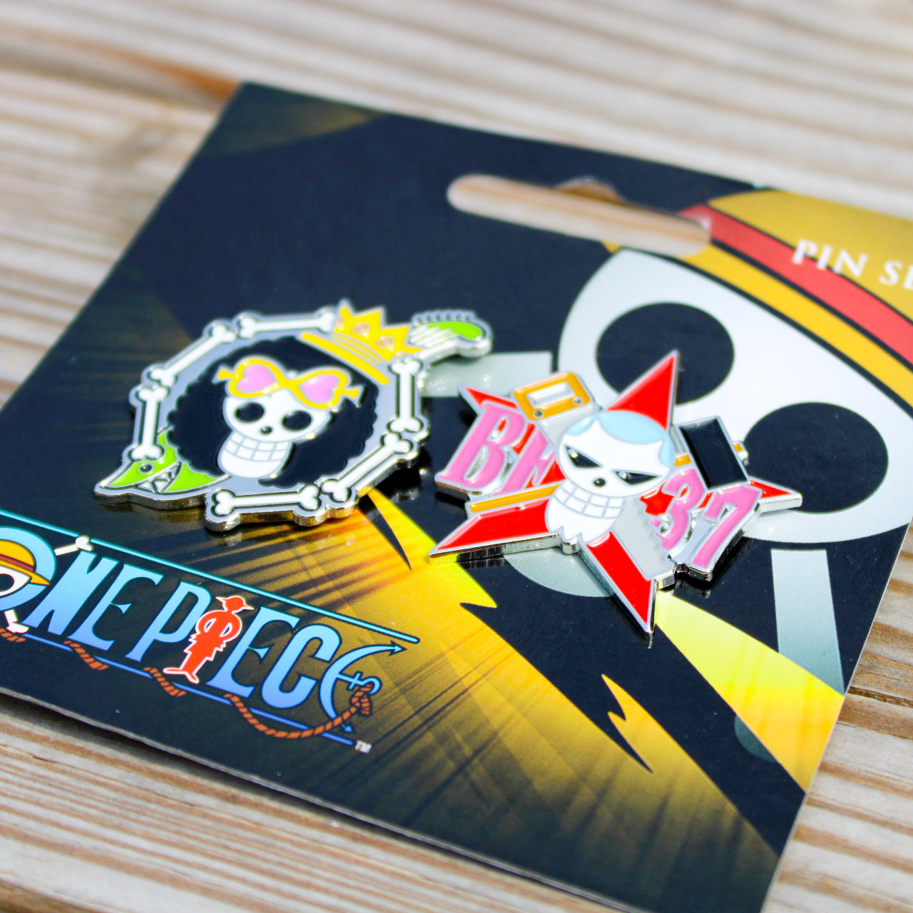 One Piece 'Zoro Skull' Enamel Pin - Distinct Pins