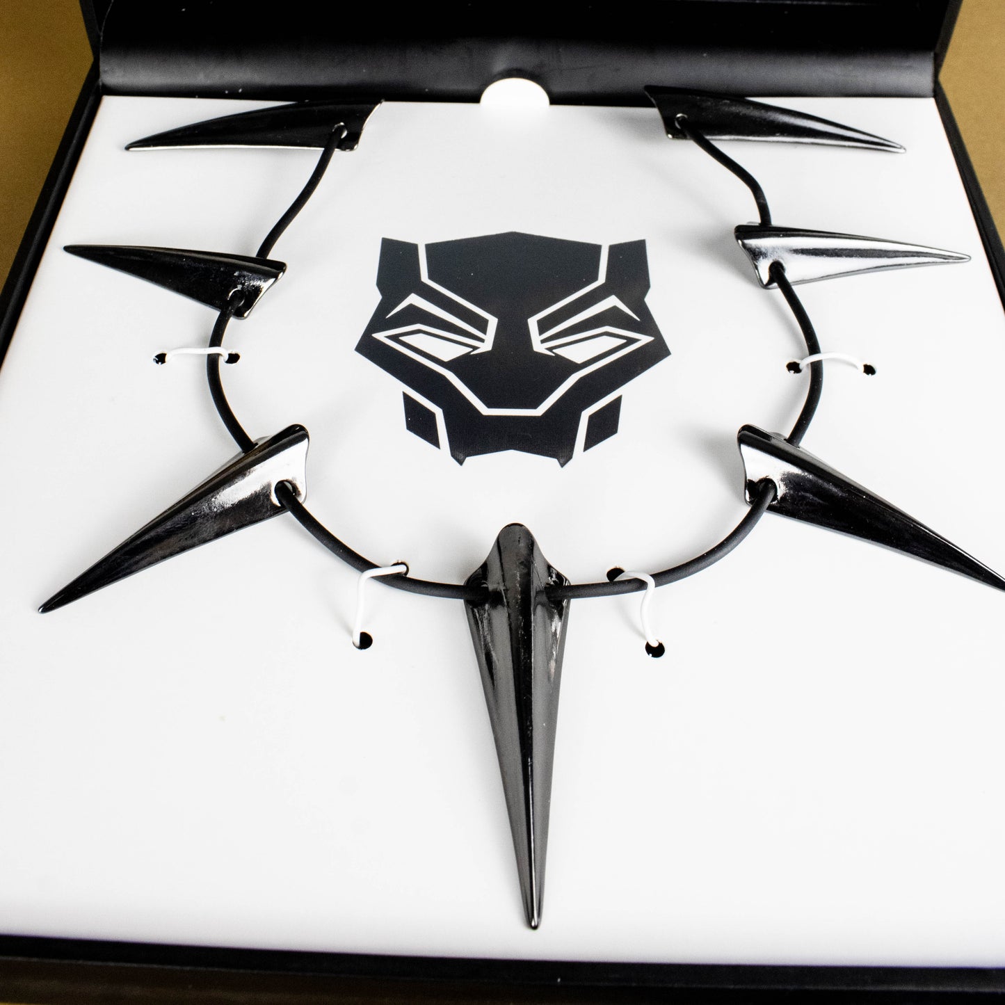 Load image into Gallery viewer, King T&amp;#39;Challa Black Panther Claw Collectible Necklace
