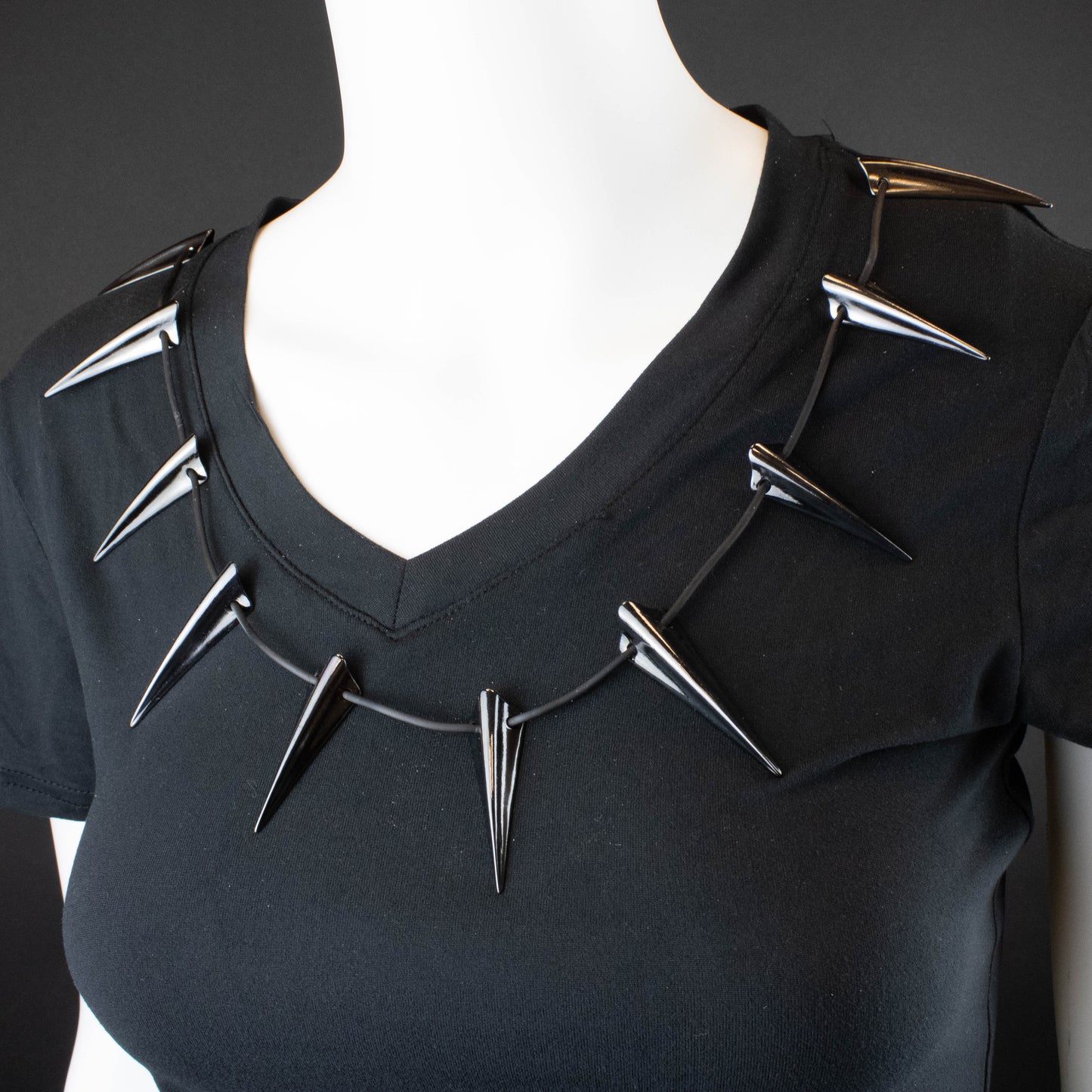 Load image into Gallery viewer, King T&amp;#39;Challa Black Panther Claw Collectible Necklace
