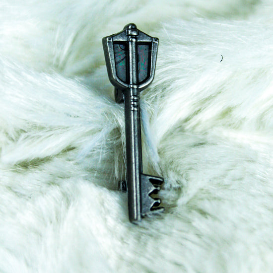 Load image into Gallery viewer, Kingdom Hearts Keyblade Pewter Pin
