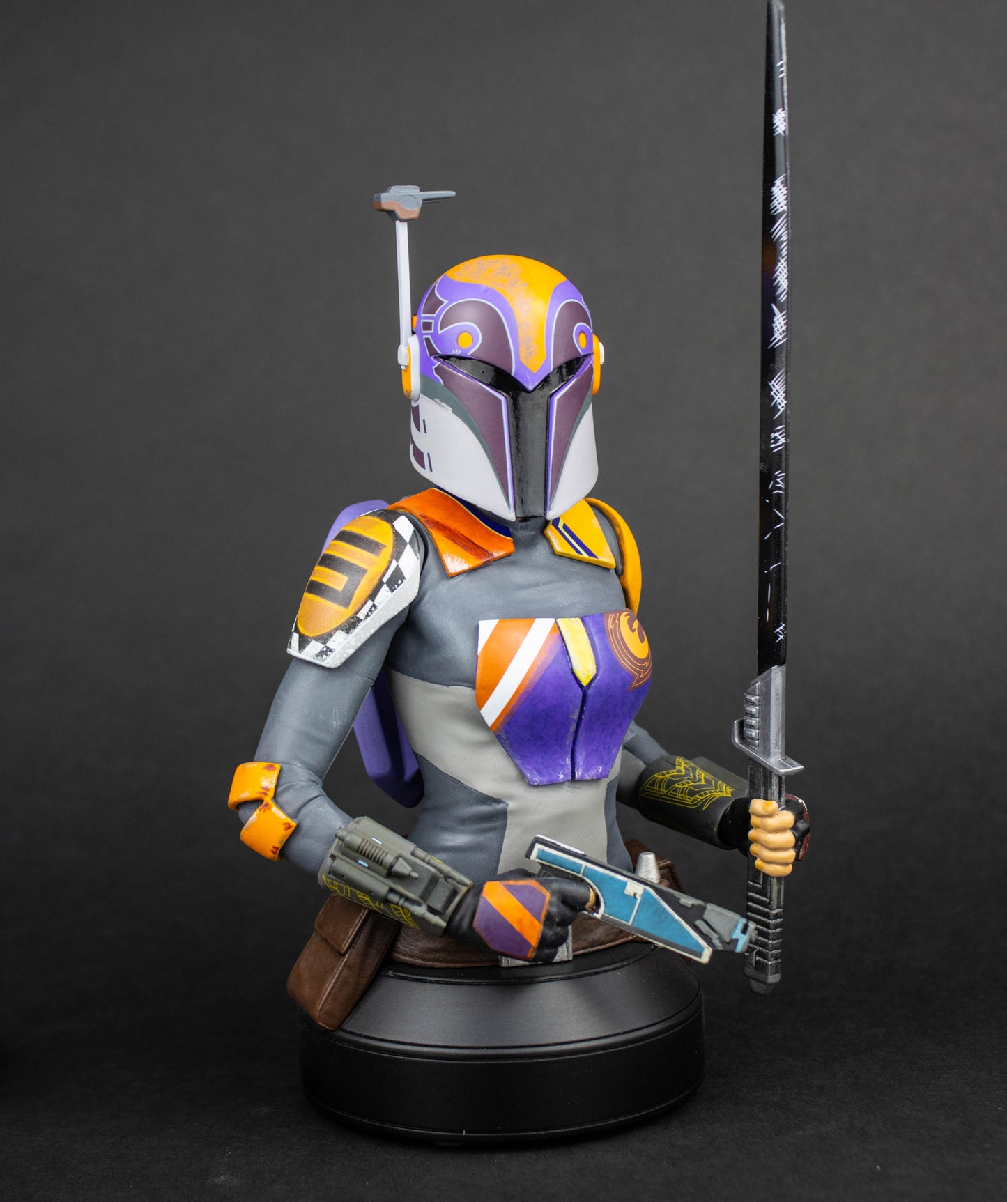 Load image into Gallery viewer, Sabine Wren (Star Wars) 1/6th Scale Bust by Gentle Giant
