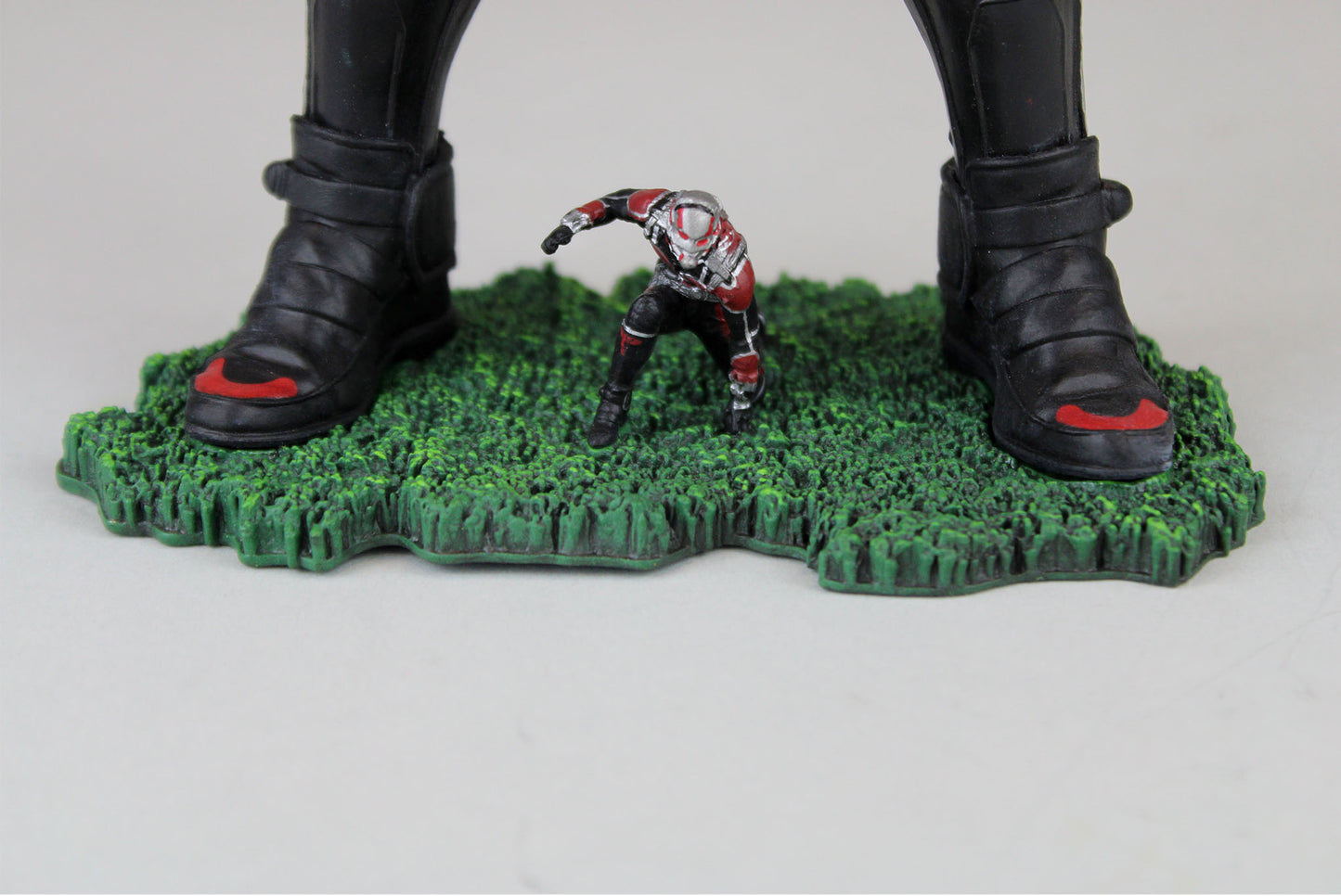 Load image into Gallery viewer, Ant-Man (Movie Version) Marvel Gallery Statue
