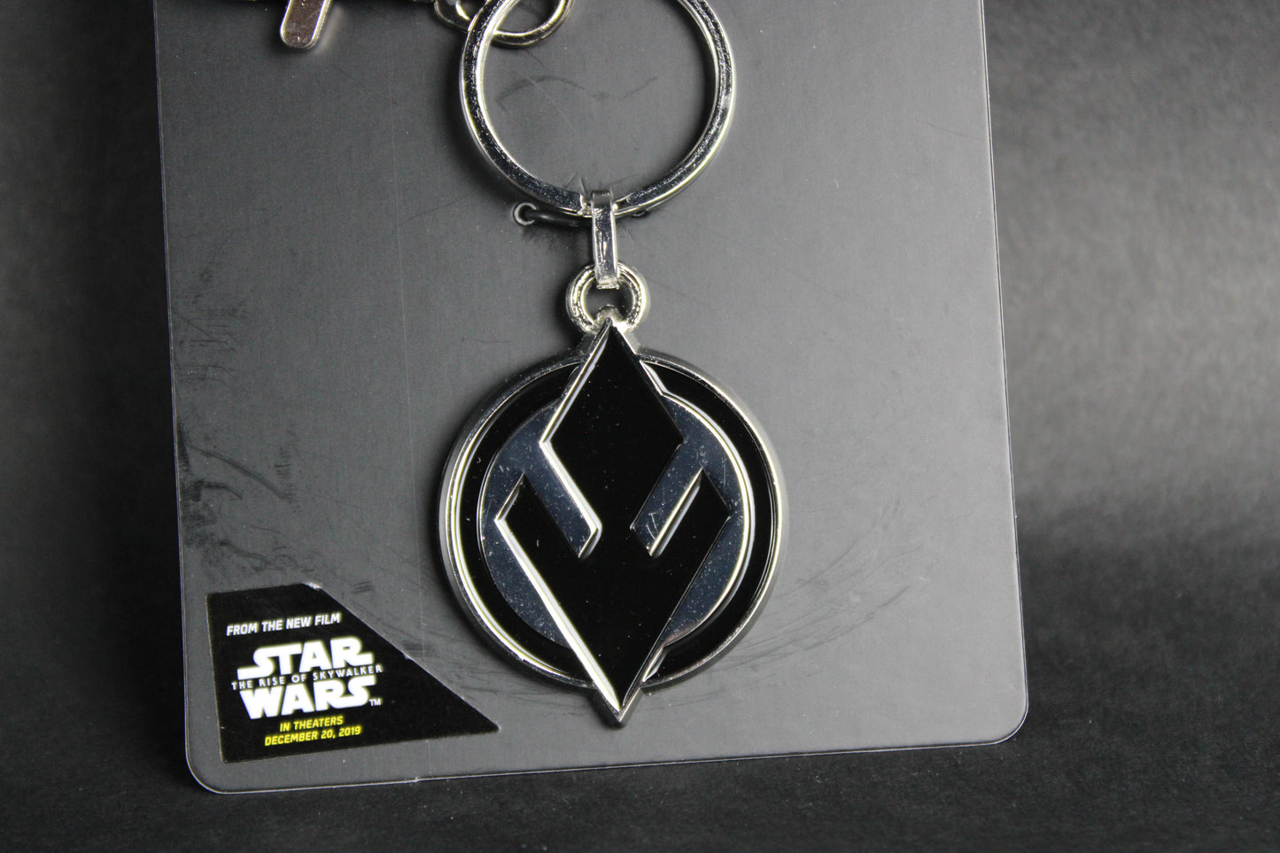 Load image into Gallery viewer, Sith Logo (Star Wars) Keychain
