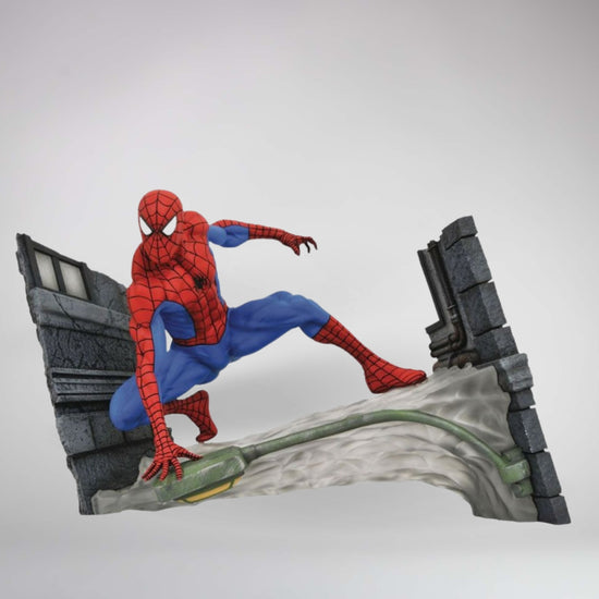 Load image into Gallery viewer, Spider-Man (Comic Version) Marvel Gallery Statue
