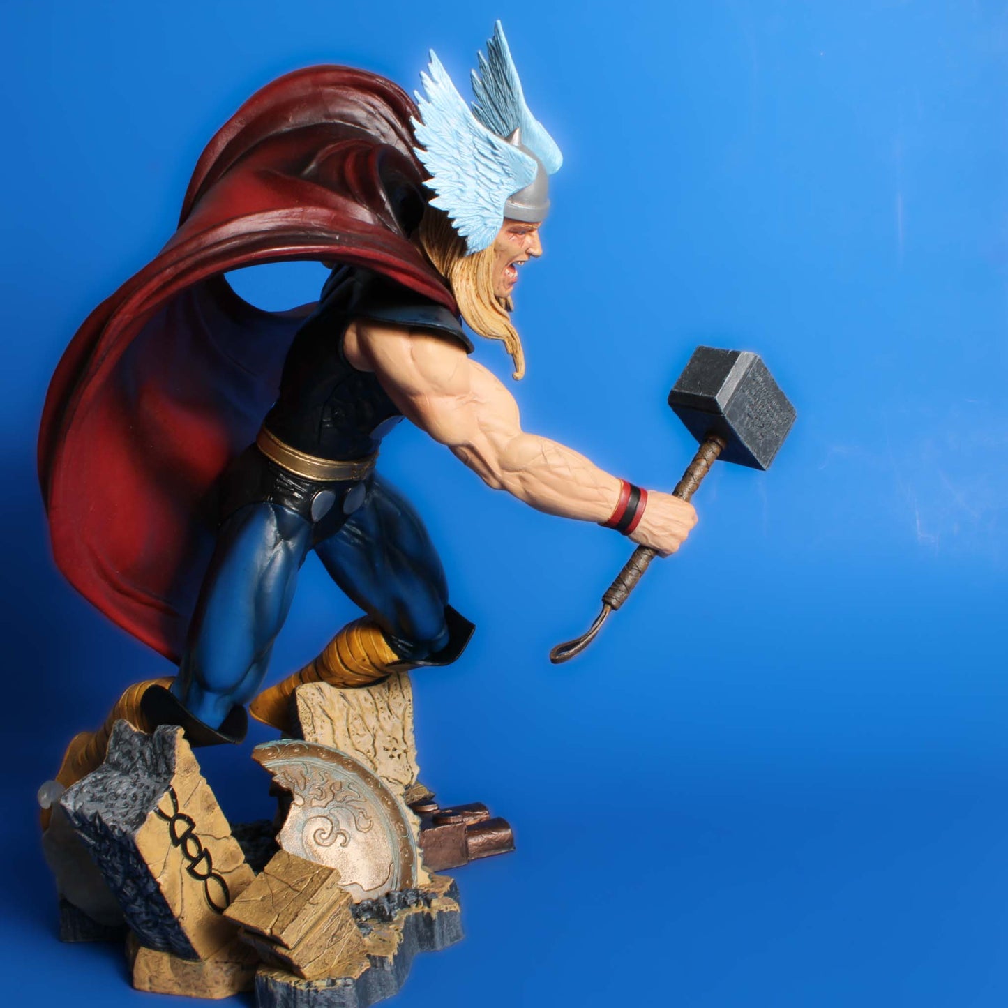Load image into Gallery viewer, The Mighty Thor Marvel Comic Gallery Statue
