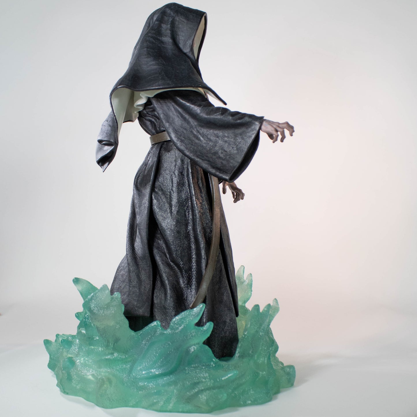 Figurine The Nun / La Nonne 23cm Gallery