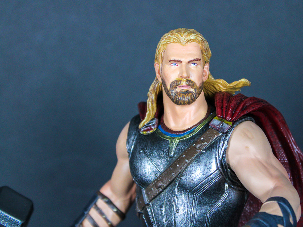 Thor: Love and Thunder - Thor Deluxe Gallery Diorama