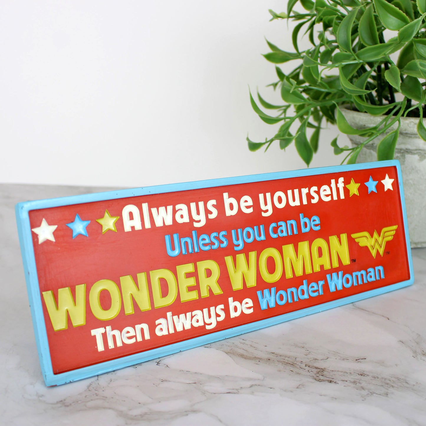 Load image into Gallery viewer, Wonder Woman (DC Comics) Resin Desk Sign
