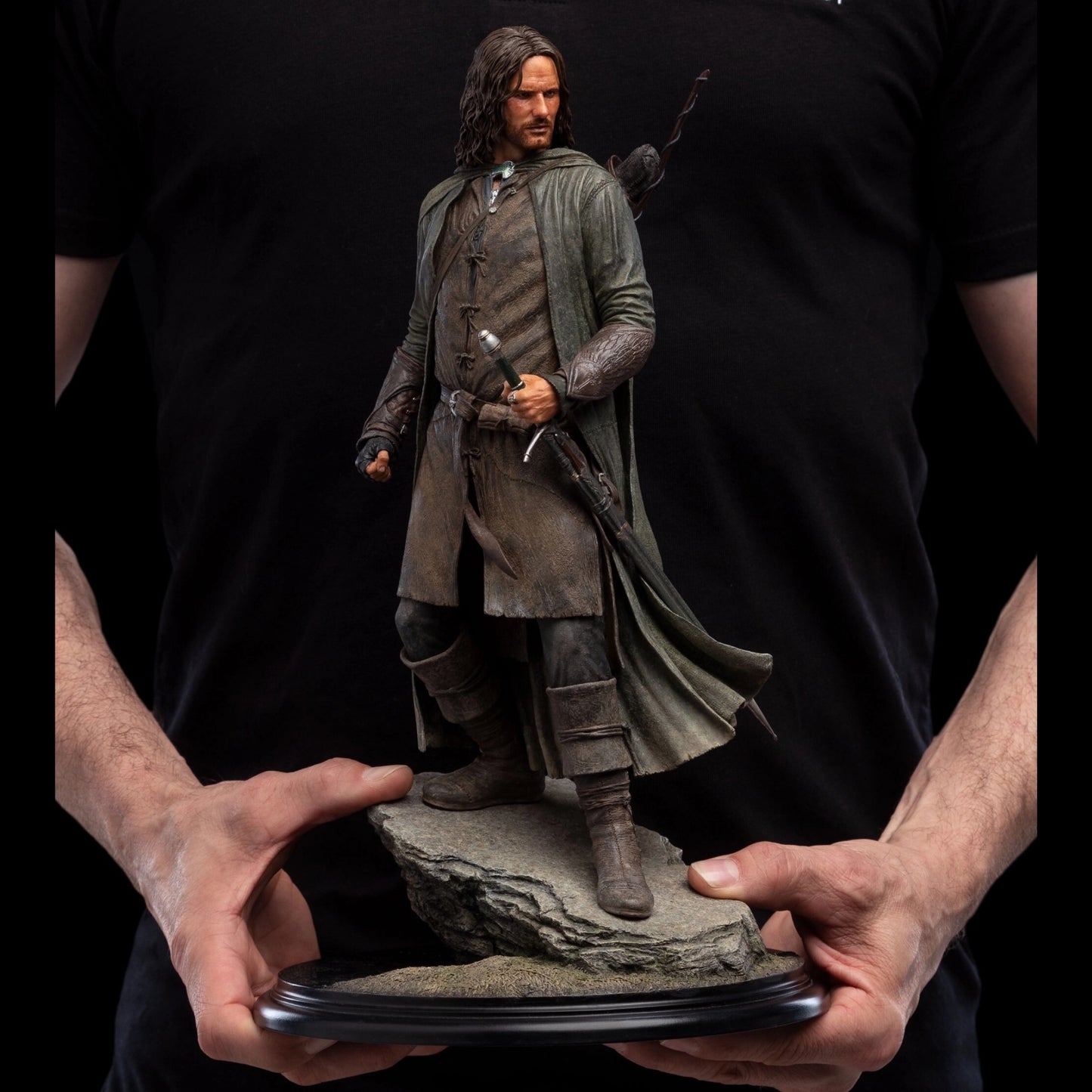 Load image into Gallery viewer, Aragorn (Hunter of the Plains) Lord of the Rings Statue by Weta Workshop
