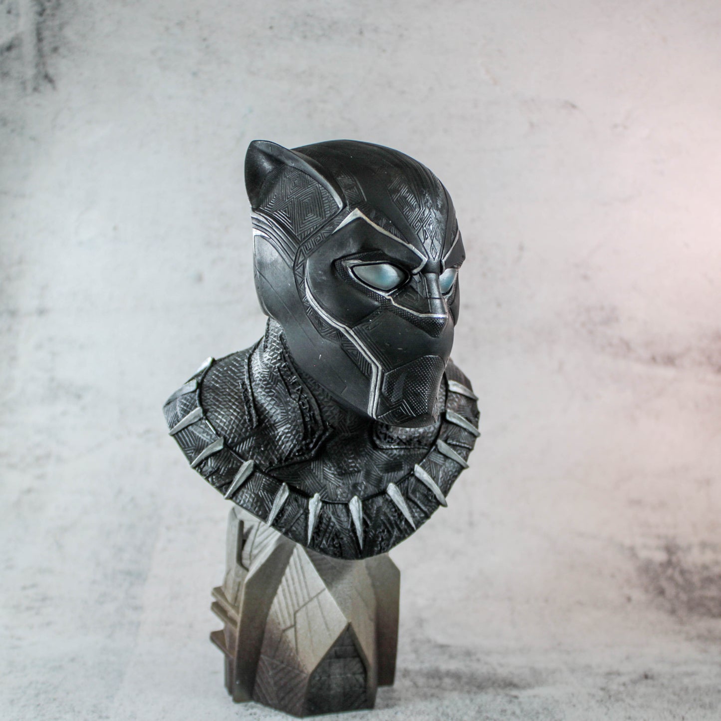 Load image into Gallery viewer, T&amp;#39;Challa Black Panther (Marvel) 10&amp;quot; Resin Bust
