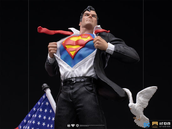 Load image into Gallery viewer, Clark Kent (Superman) DC Comics Deluxe 1:10 BDS Art Scale Statue
