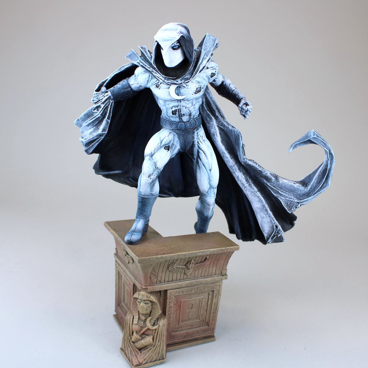 Moon Knight Marvel Premier Collection Resin Statue