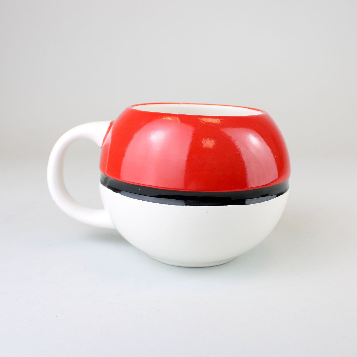 Load image into Gallery viewer, Poke Ball (Pokemon) 20oz Sculpted Ceramic Mug
