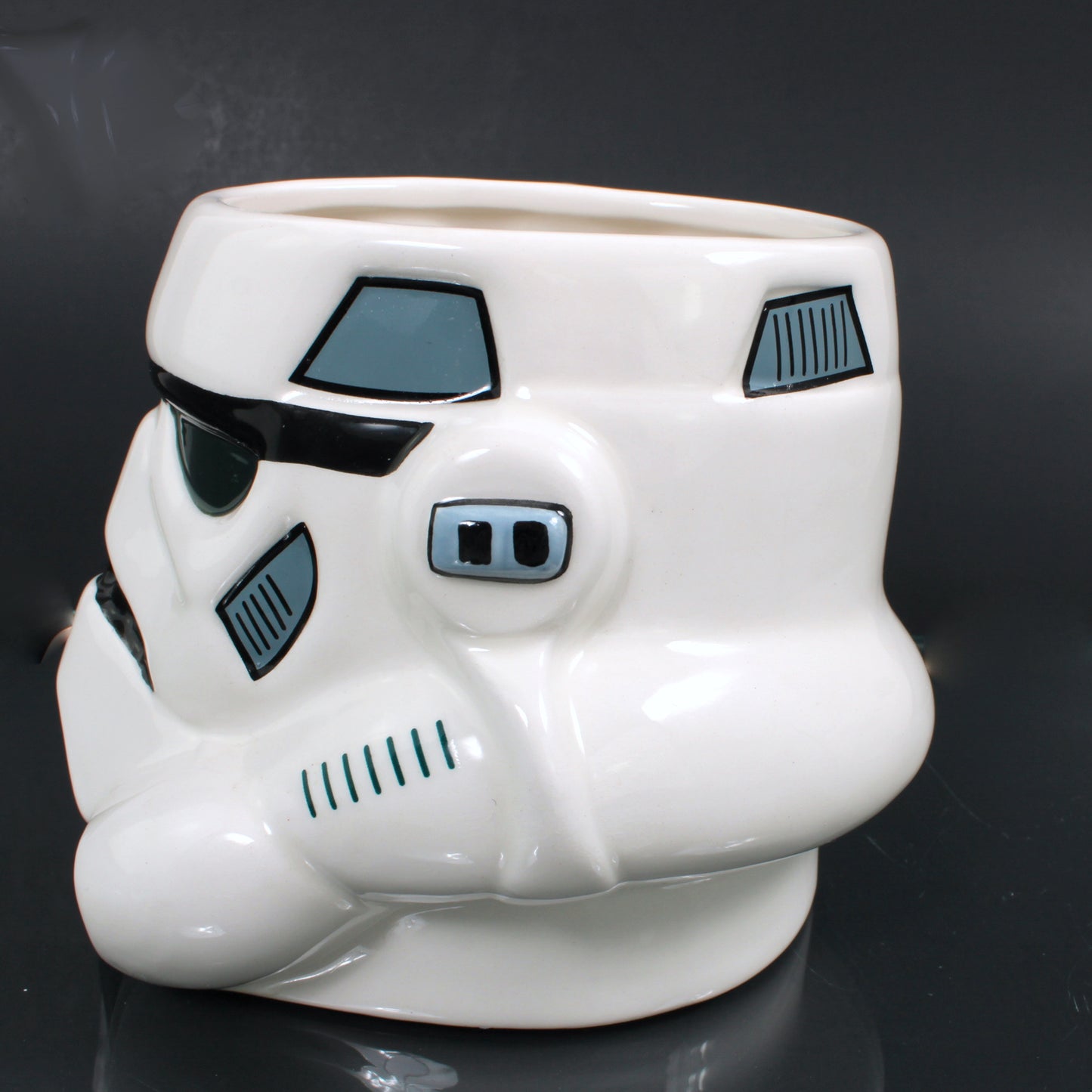 https://mycollectorsoutpost.com/cdn/shop/products/stormtrooper-helmet-star-wars-18-oz-sculpted-ceramic-mug-2_1445x.jpg?v=1677946606