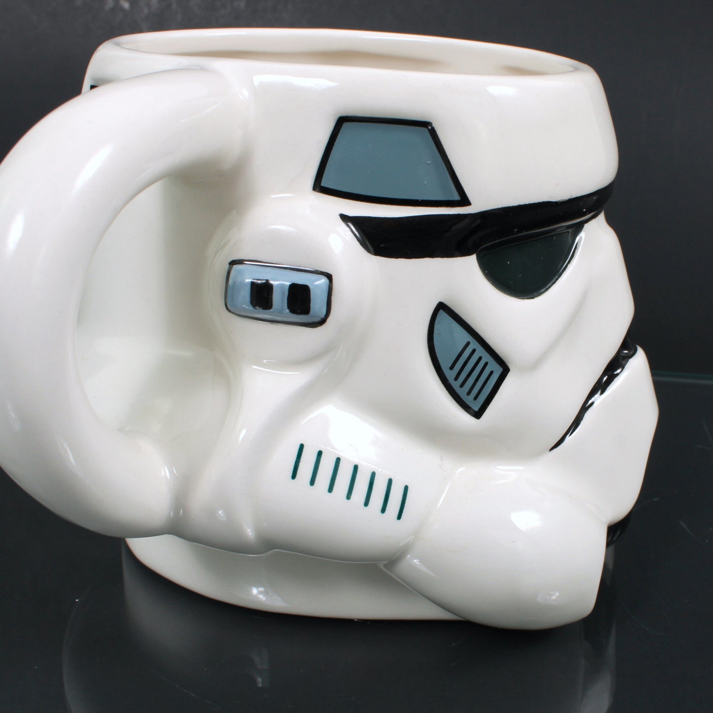 https://mycollectorsoutpost.com/cdn/shop/products/stormtrooper-helmet-star-wars-18-oz-sculpted-ceramic-mug-3_1445x.jpg?v=1677946606