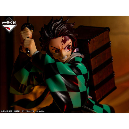 Load image into Gallery viewer, Tanjiro Kamado &amp;quot;The City Where Demons Dwell&amp;quot; (Demon Slayer) Masterlise Statue
