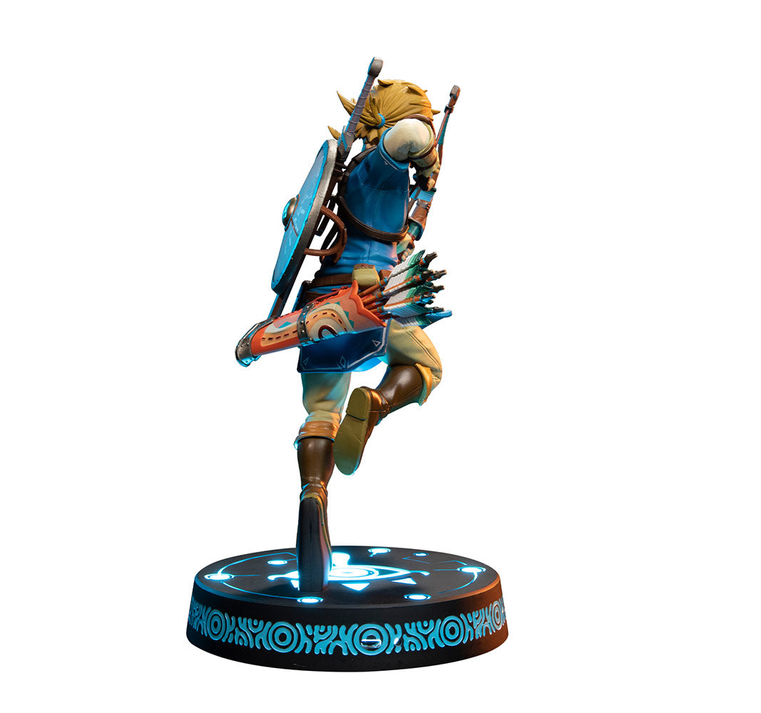 The Legend of Zelda Breath Of The Wild Link Lighted Collector's Edition Statue