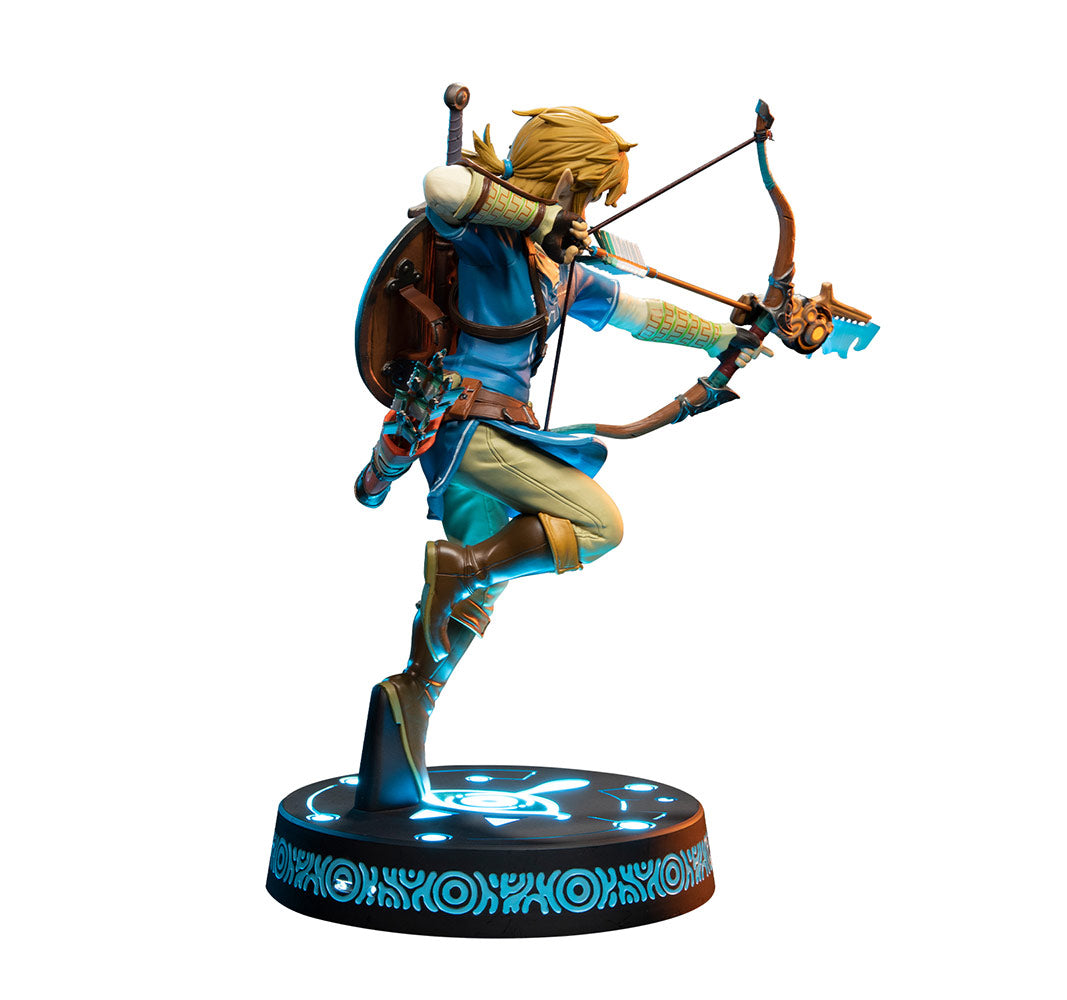 The Legend of Zelda Breath Of The Wild Link Lighted Collector's Edition Statue