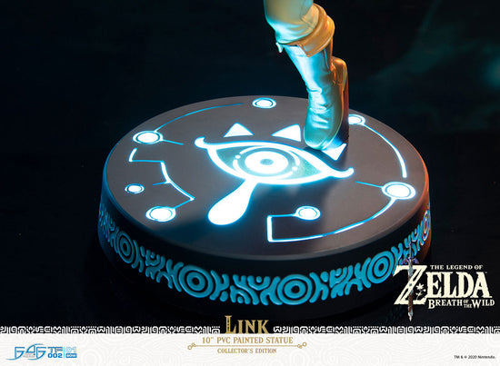 The Legend of Zelda Breath Of The Wild Link Lighted Collector's Edition Statue