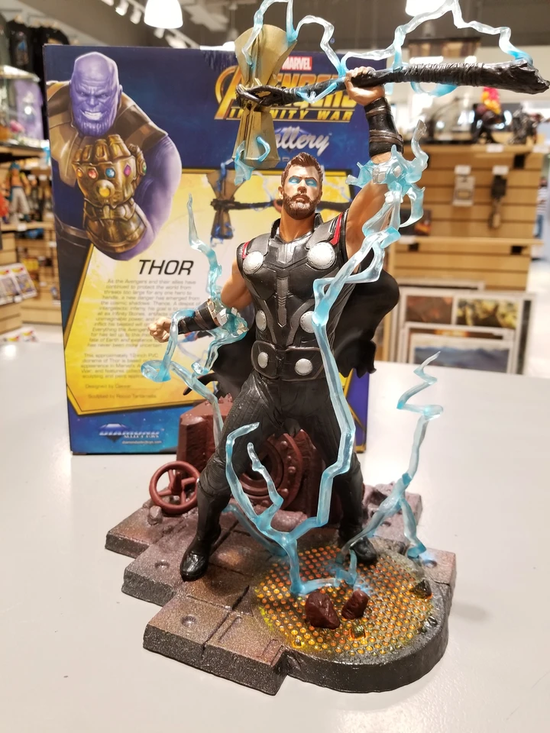 Load image into Gallery viewer, Thor Infinity War Gallery Statue
