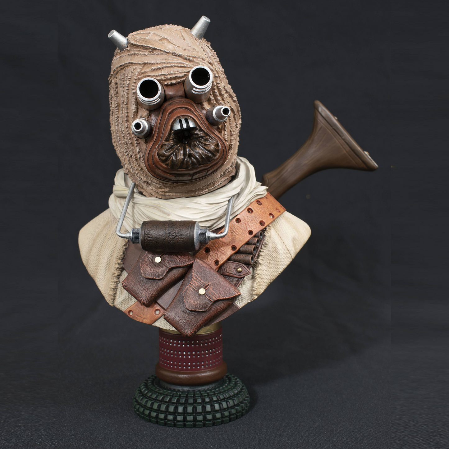 Tusken Raider (Star Wars: A New Hope) Legends in 3D Limited Edition 1:2 Scale Resin Bust